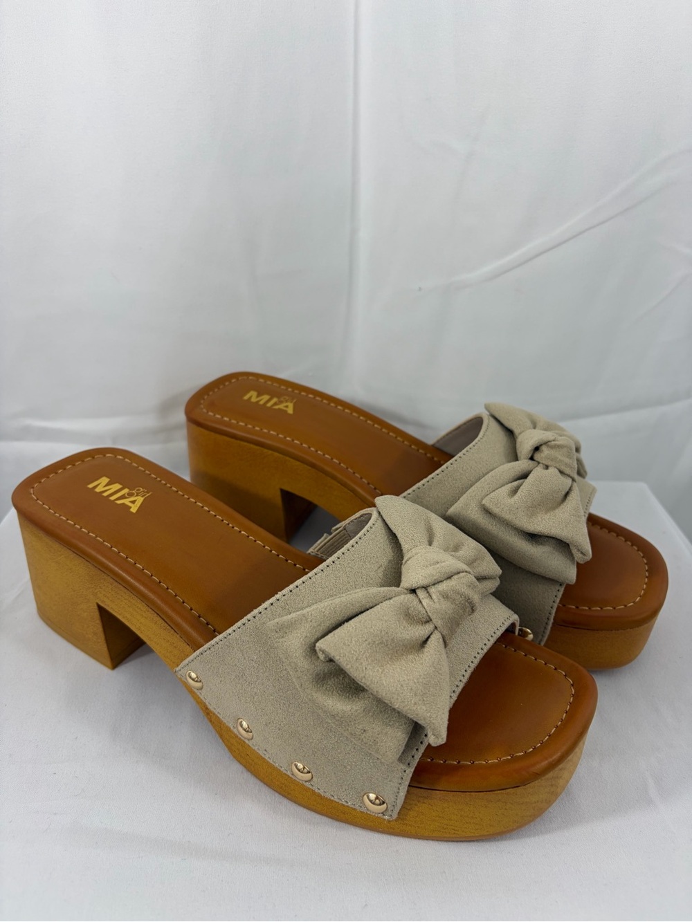 NWT MIA Women’s Size 9 Beige Bow Platform Slide Heels